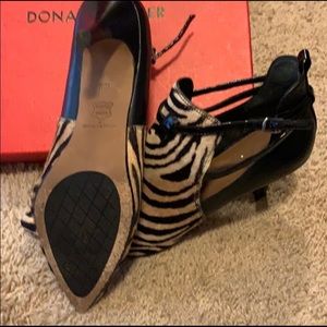 Donald J Pliner Women Booties-Like New